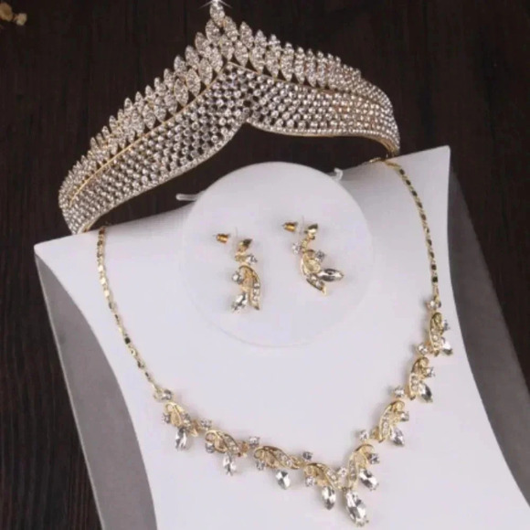 ( On Sale ) Tiara Bridal set - Picture 1 of 3